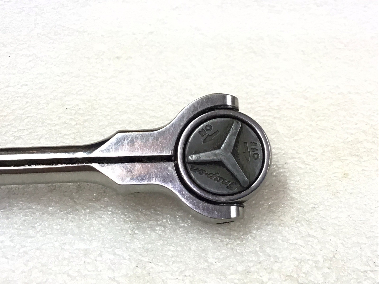 Snap-On TH737 -1/4″Dr., Round Swivel Head, Red Soft Grip Handle Ratchet-USA-NICE