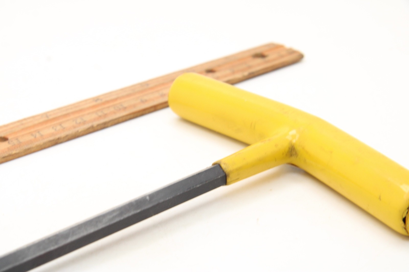 Bondhus 13113 5/16″ SAE Ball End Hex T-Handle 11.25″ Length Yellow Soft Grip USA