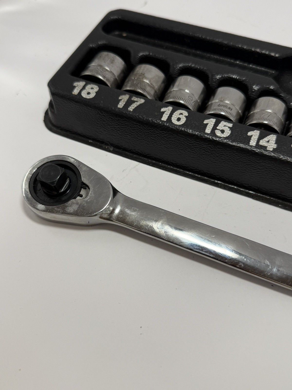 Snap On 3/8 Drive 6-Point Metric Flank Drive Low Profile Ratchet + Socket Set