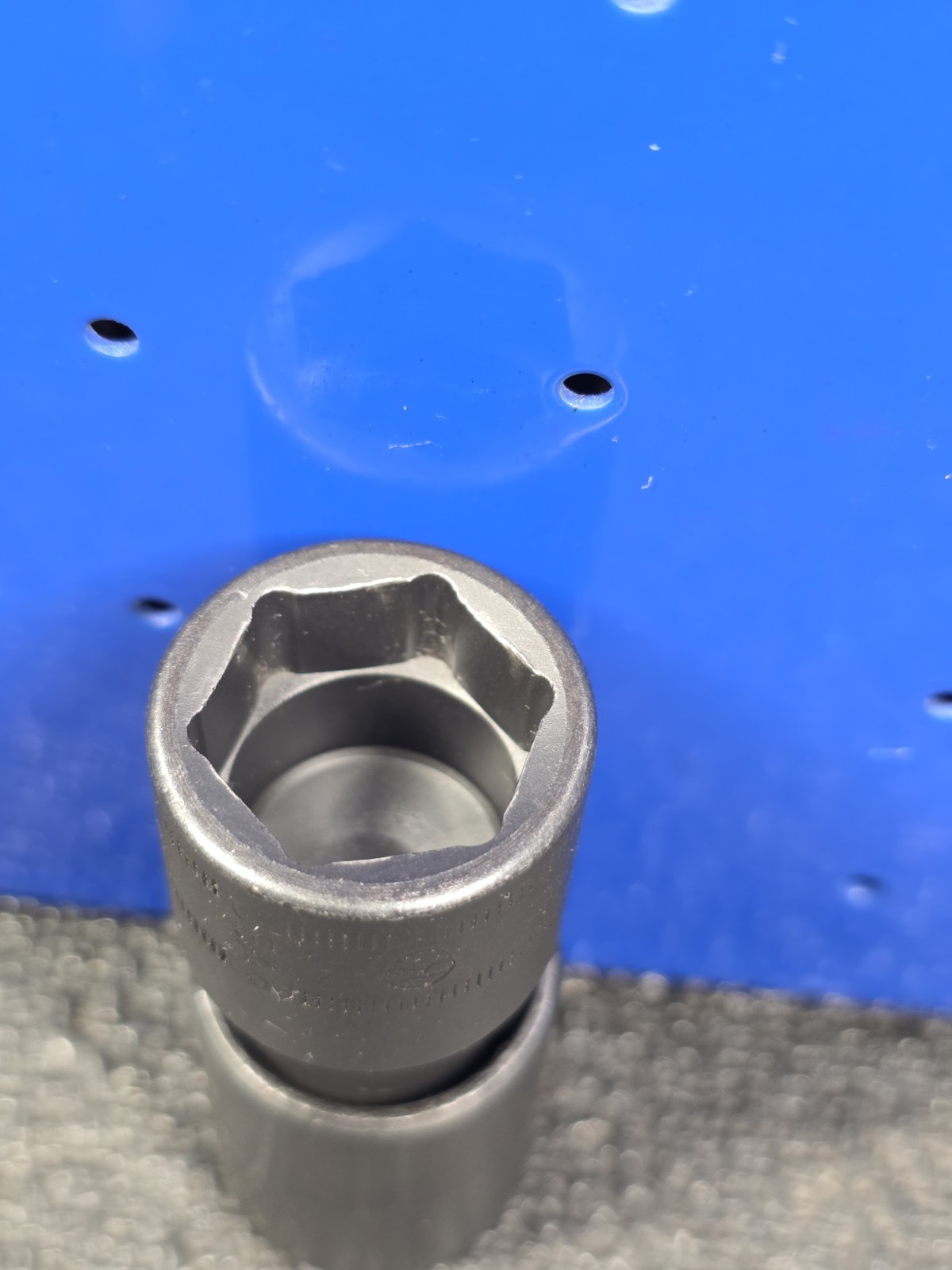 Snap-on Tools IPFM17C 17mm LIGHT USE 3/8″ Drive 6-Point Impact Swivel Socket