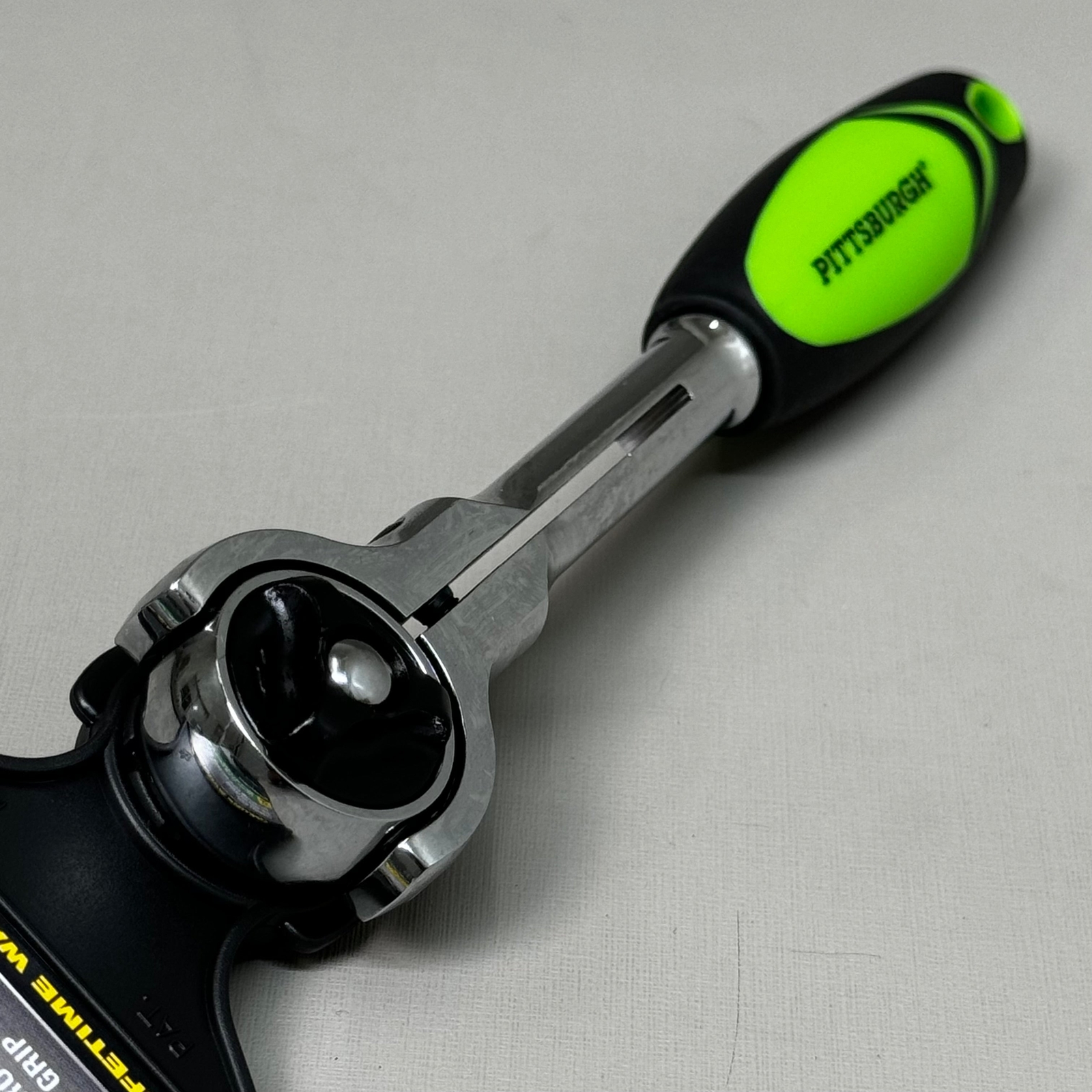 PITTSBURGH AUTOMOTIVE 270° Quick Release Swivel Head Ratchet 1/4″ Green 70151