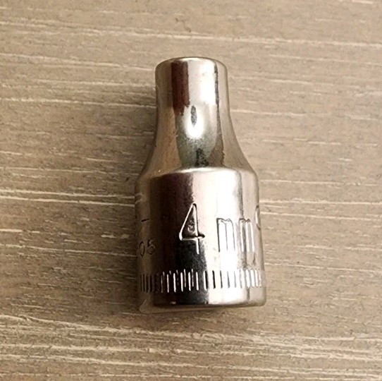 Craftsman USA 4mm Socket 6 Point 1/4″ Drive G 43505 (Bottom Knurl)