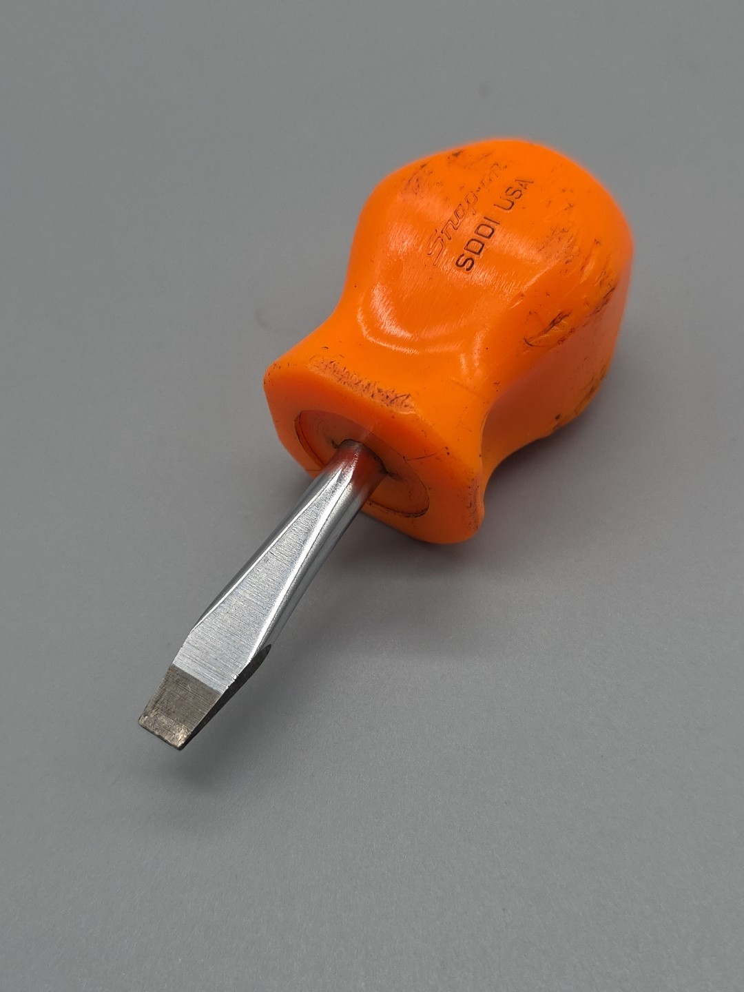 SNAP ON TOOLS – Flat Tip Stubby Screwdriver Yellow Hard Handle SDD1 USA