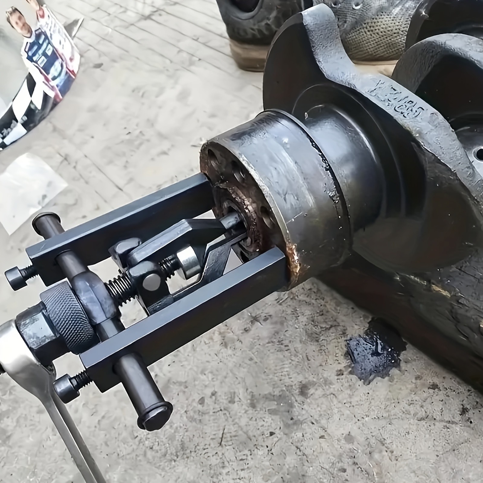 Inner Hole Bearing Puller – Heavy-Duty for Bearing Removal in Auto & Machinery