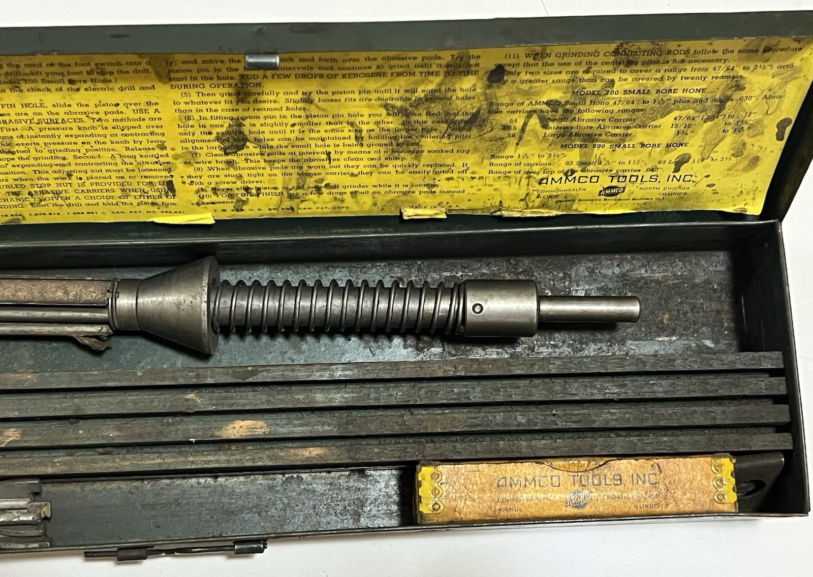 AMMCO Model 100 Vintage Small Bore Cylinder Hone Set in Box 47/64″ – 1-5/16″ USA
