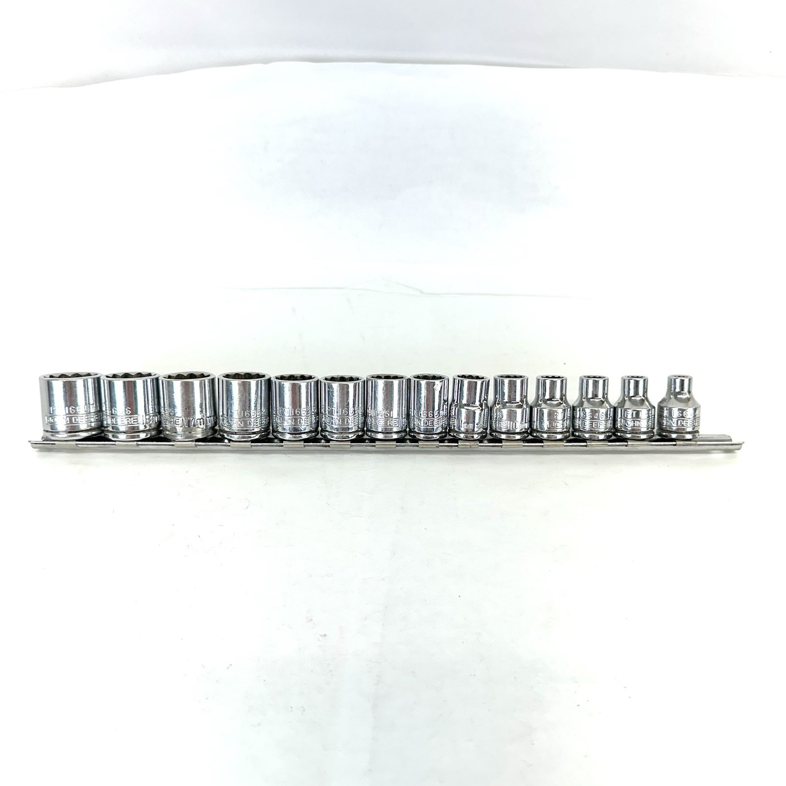 John Deere OEM 3/8-inch Drive 14 Piece Metric Socket Set 6mm-19mm