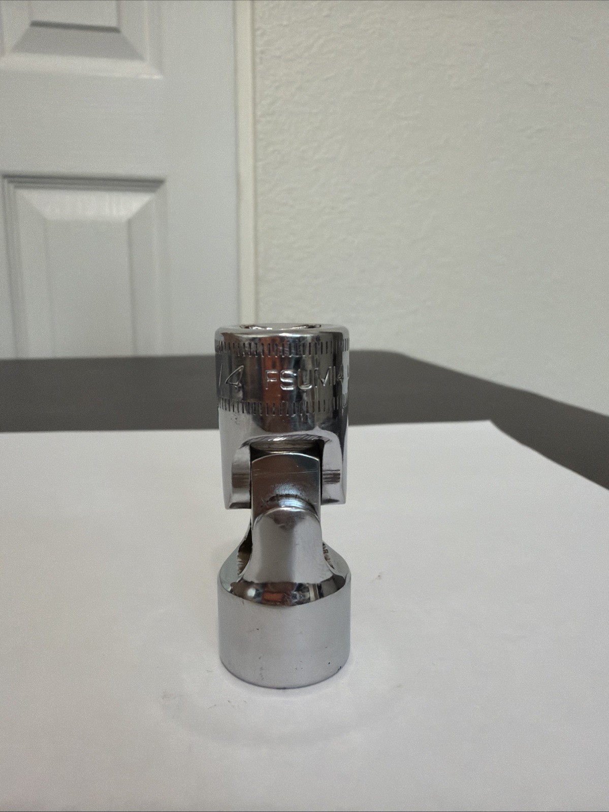 Snap-on tools USA 14mm metric 3/8″ drive 6 point Swivel Socket FSUM14