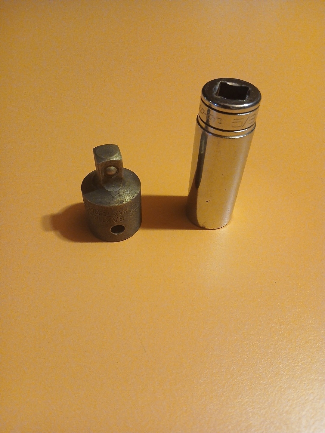 Snap On Socket SFS201 5/8 And Adaptor Non Impact GAX1 1/2 To 3/8