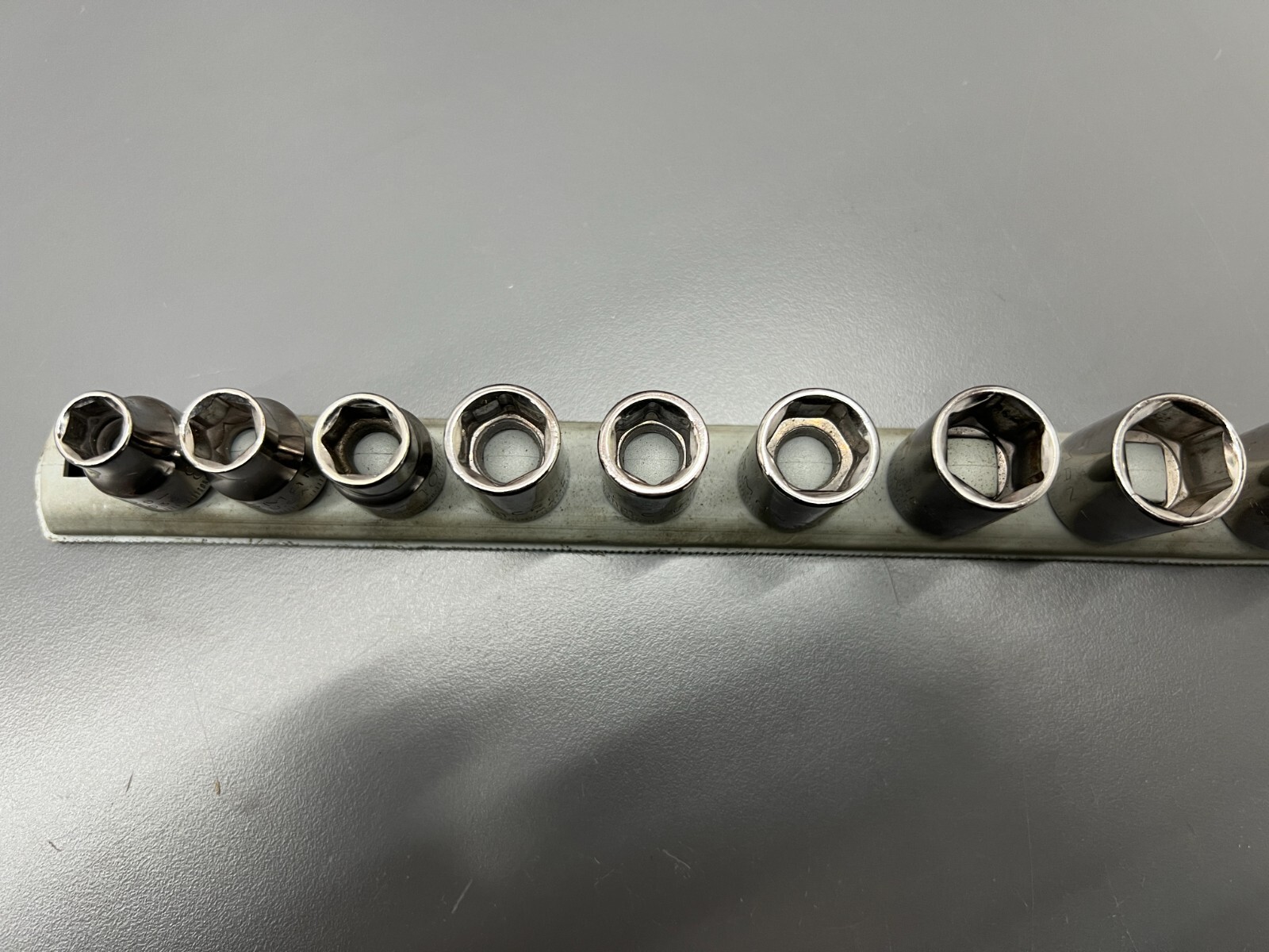 (F) VINTAGE NOS CRAFTSMAN -G2- METRIC 6PT SHALLOW SOCKET SET W HOLDER 8-18MM USA
