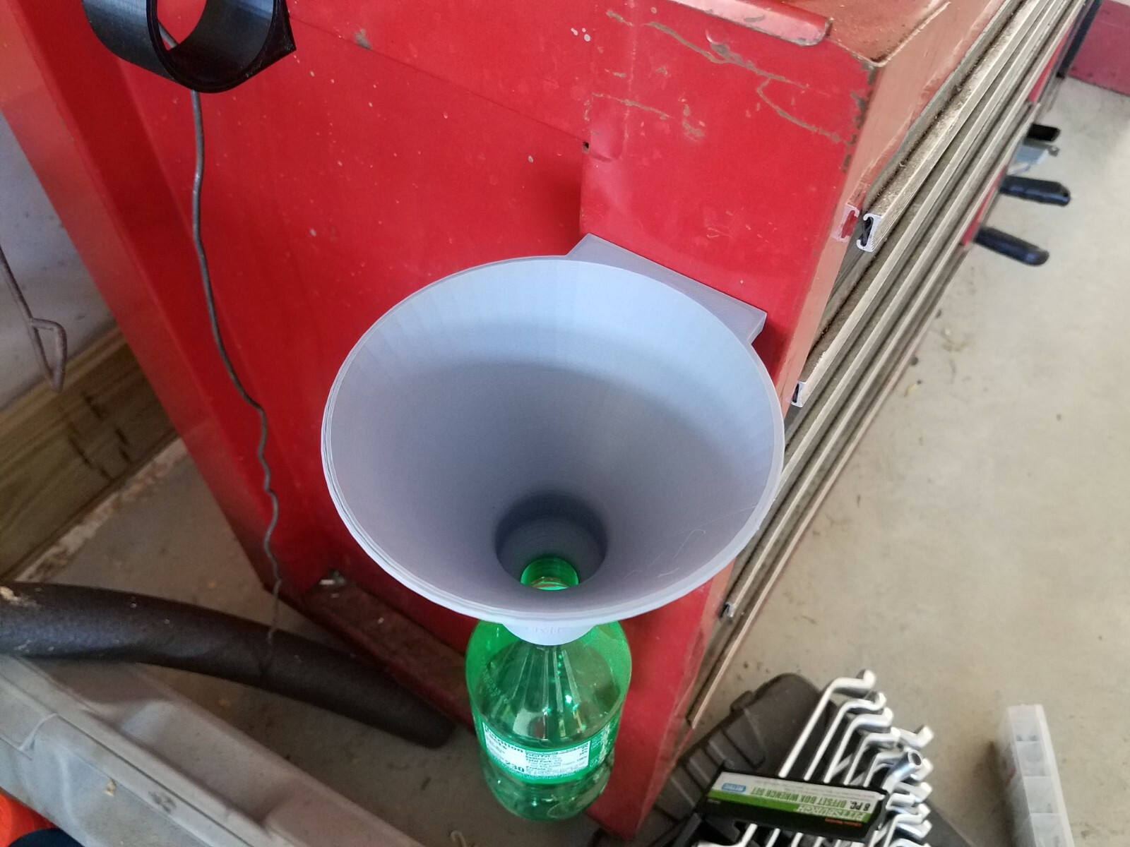Funnel Holder/Drip Drain Rack, Magnetic Mount for Toolbox, Lift, Service Cart