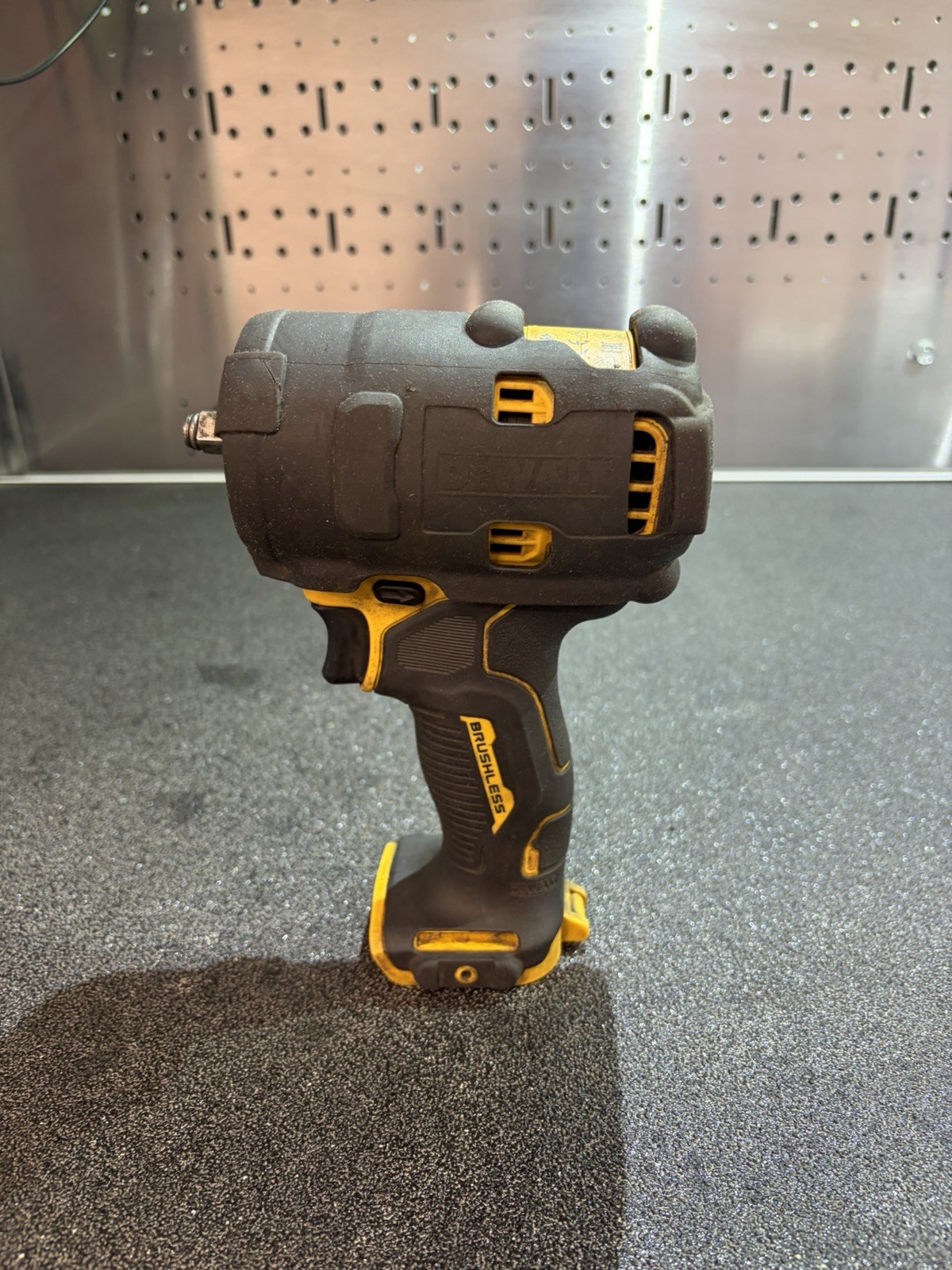 DeWalt DCF903 12V XR Brushless 3/8» Stubby Impact Wrench With Boot