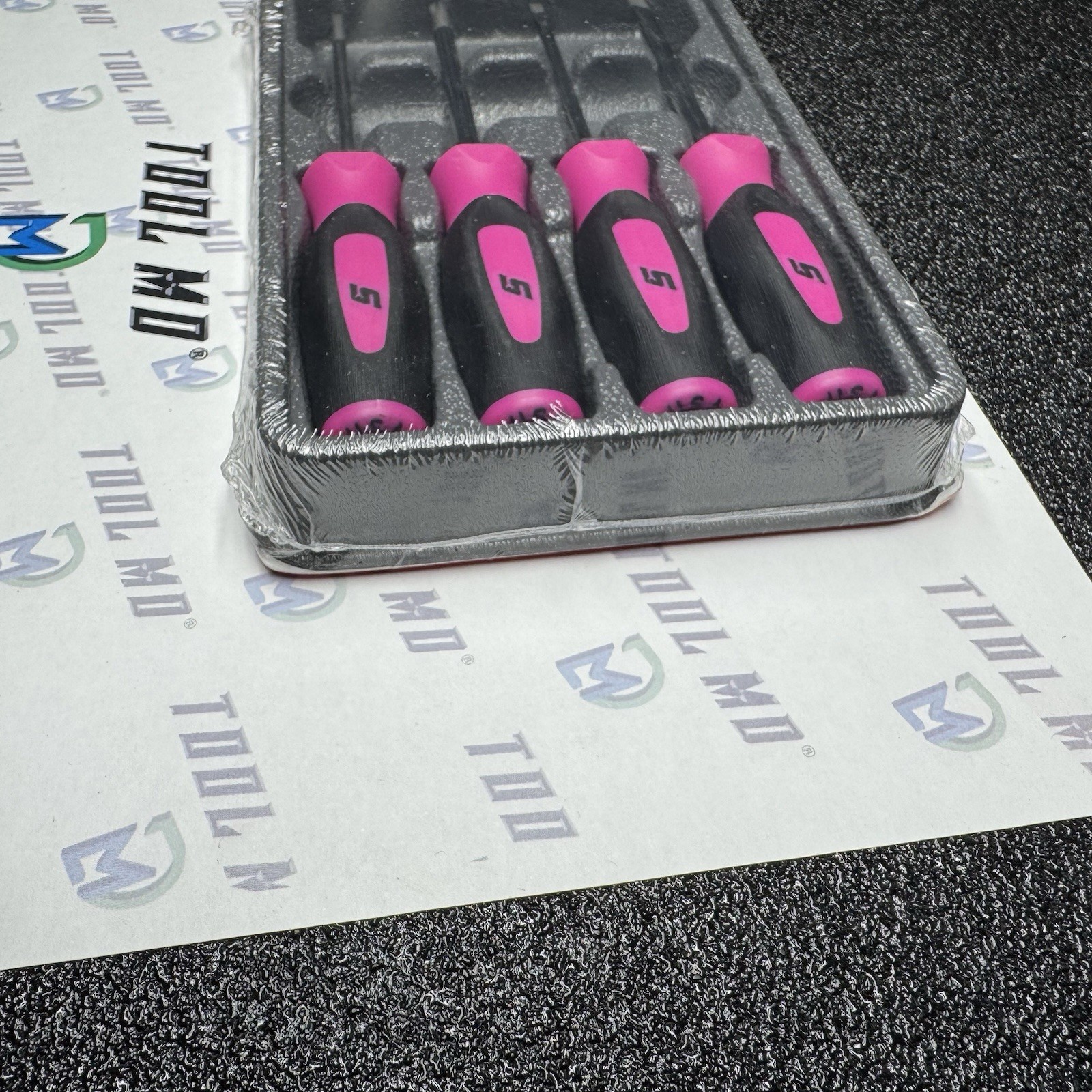Snap-on Tools NEW LIMITED ELECTRIC PINK 4pc Soft Mini Screwdriver Set SGDX40BEP