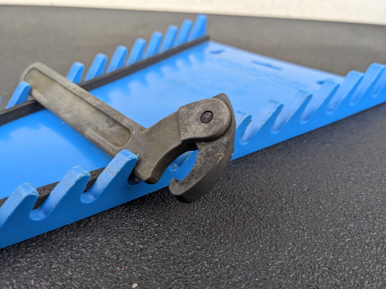 #bp105 Blue-Point 3/4″ to 2″ Adjustable Hook Spanner Wrench AHS300B