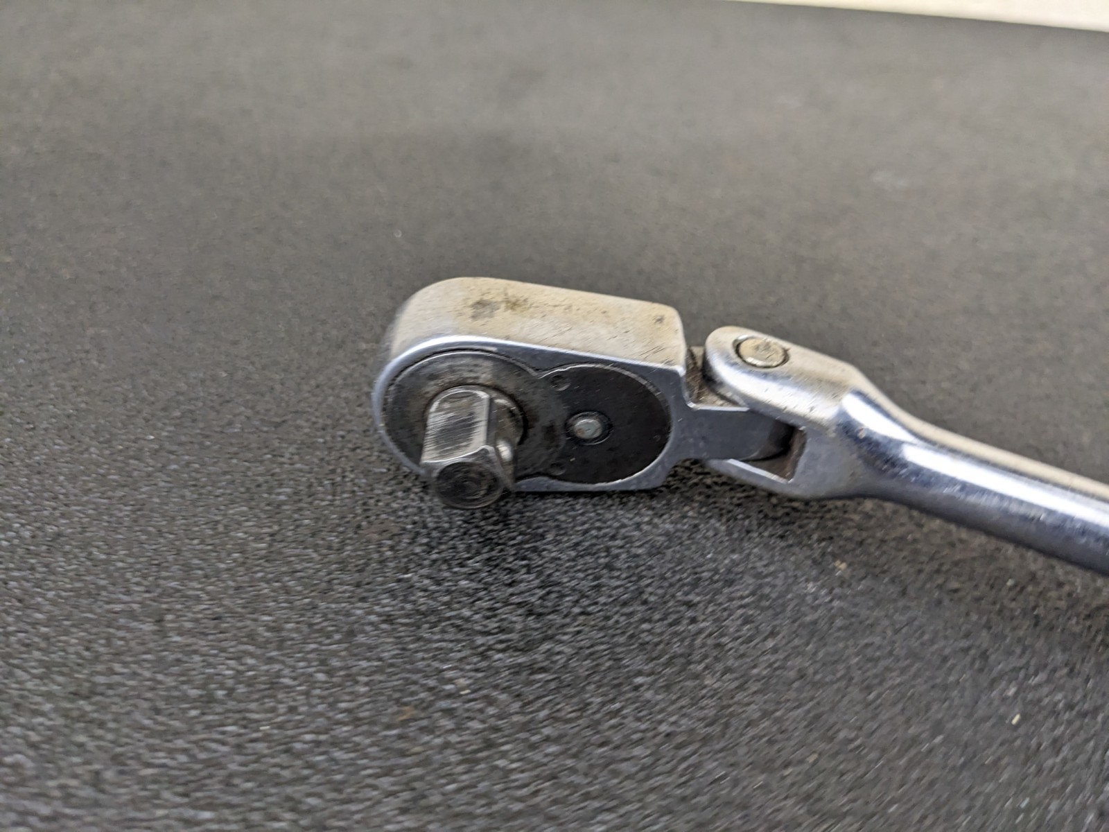 SNAP-ON TOOLS F732, 3/8″ DRIVE 11″ FLEX HEAD OFF-SET ANGLE RATCHET