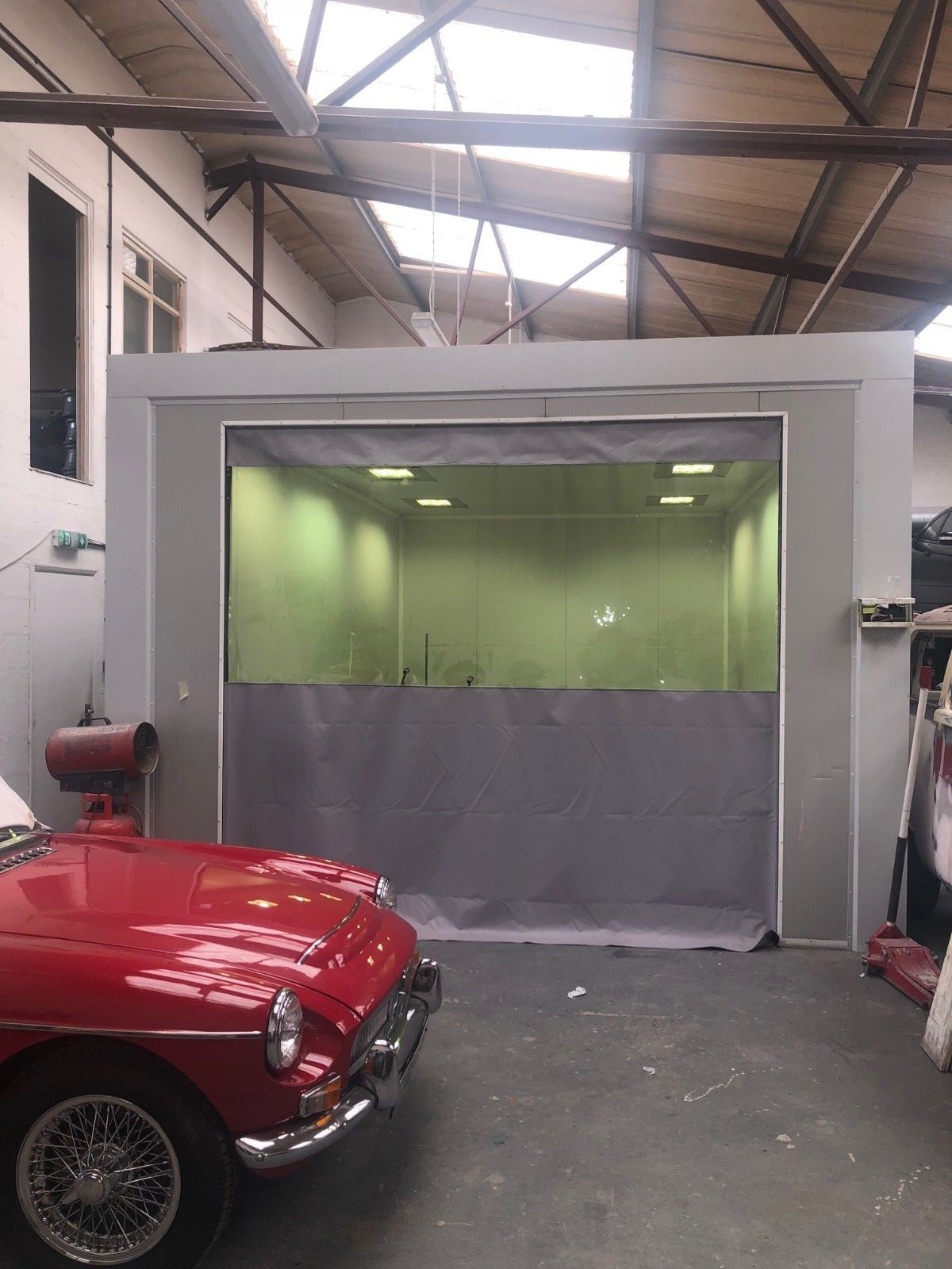 30FT GARAGE AUTO-BODY RENOVATION BOOTH REPAIR SMART REPAIR GARAGE DIVIDER UK