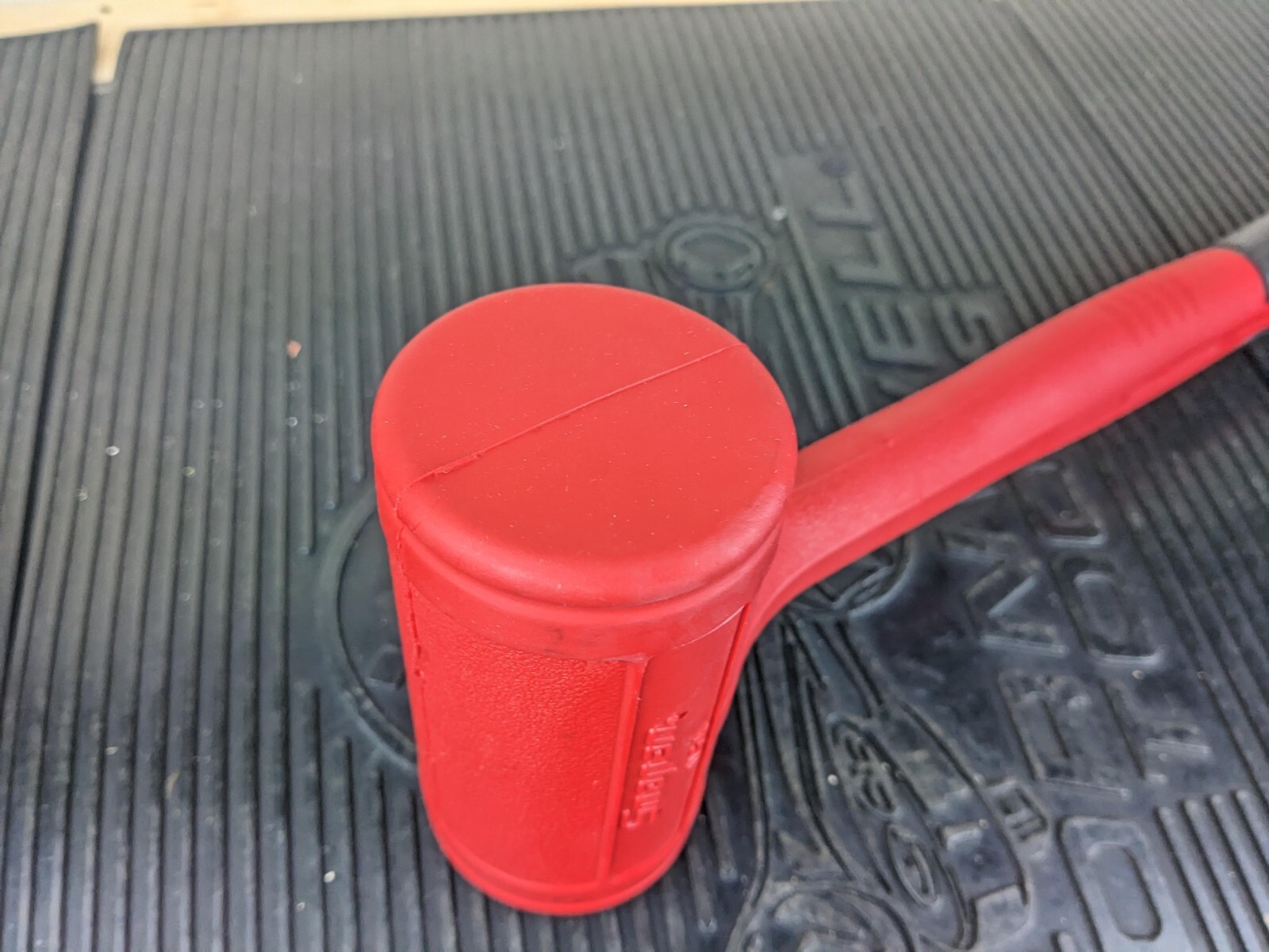 #ba202 NEW Snap-On HBFE48 Dead Blow 48-Ounce Soft Grip Hammer Red