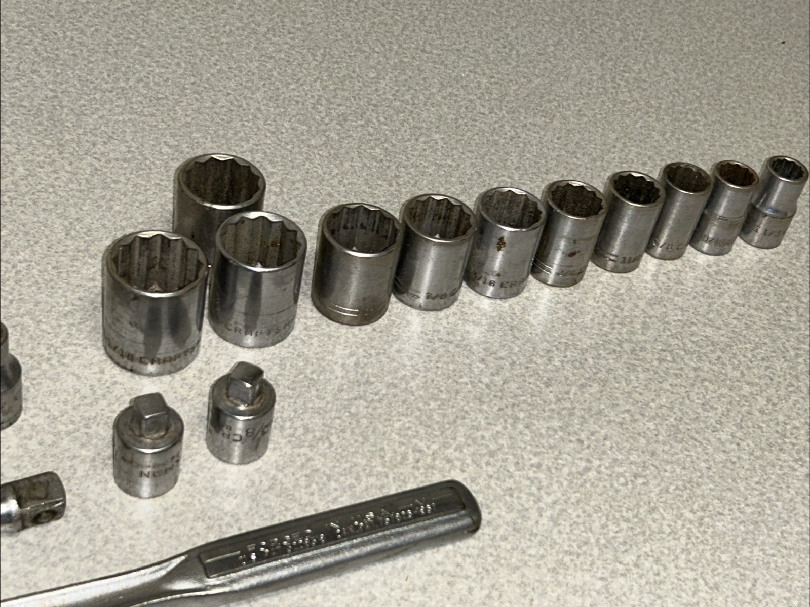 32 pc Assorted Craftsman metric sae sockets Ratchet extension adapters 1/2″ dr