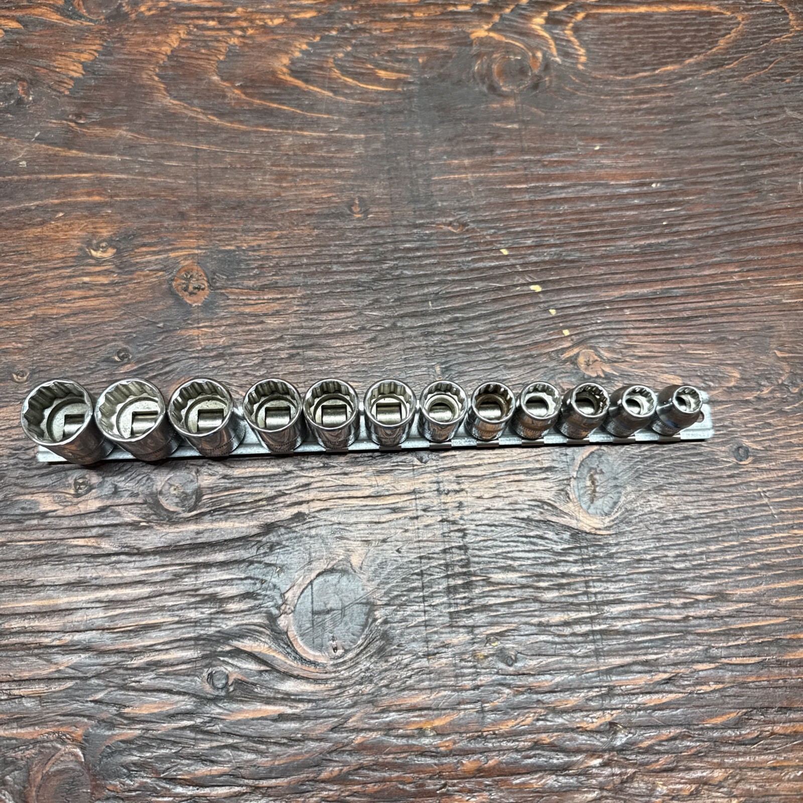 CAT /Snap-On Tool 194-3574 12-Piece Socket Set 3/8 Drive Metric 8-19 mm 12-Point