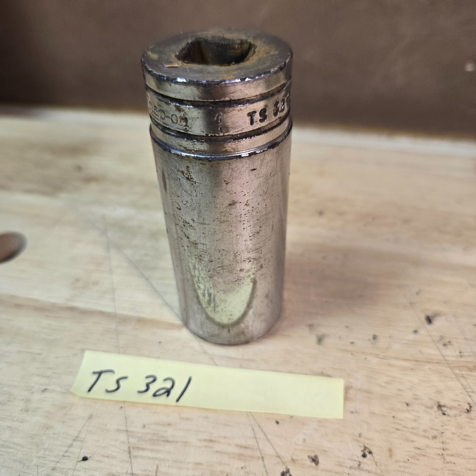 Snap on Tools USA 1/2″ Drive 1″ SAE Deep 6 Point Chrome Socket TS321