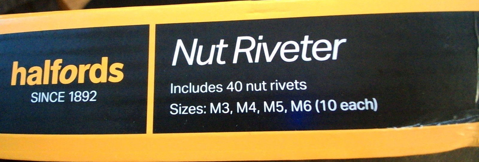 Halfords Nut Riveter. Includes 40 Nut Rivets M3, M4, M5, M6 (10 each) Box damage