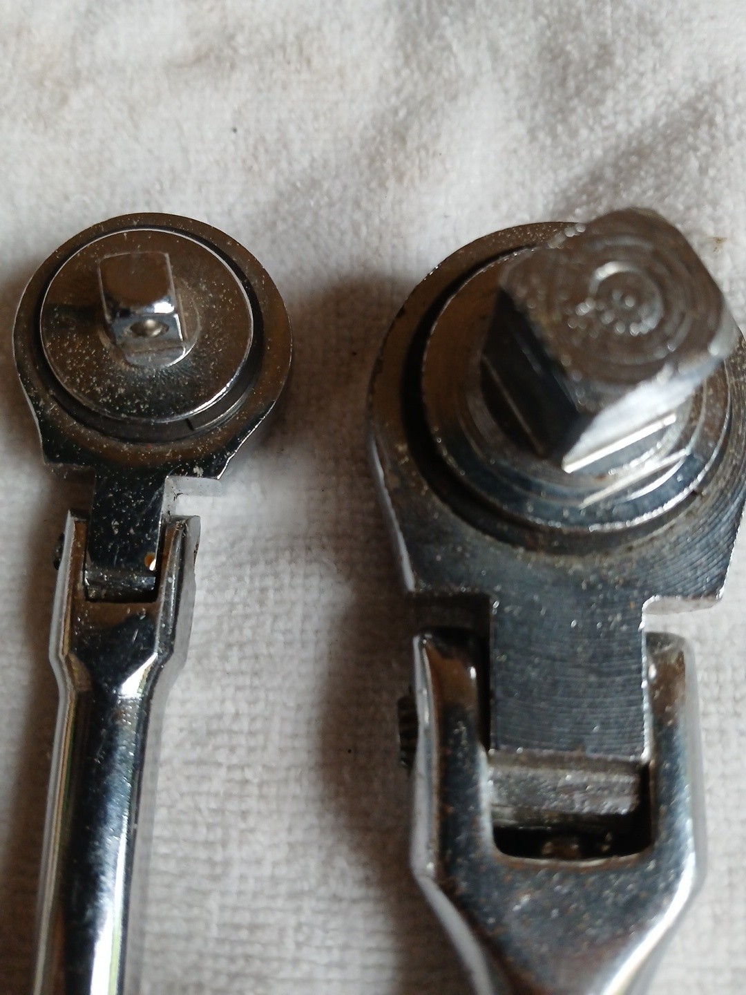 2 Stubby Flex Head Ratchets, 1 – 1/2″ And 1 – 1/4″ Unbranded