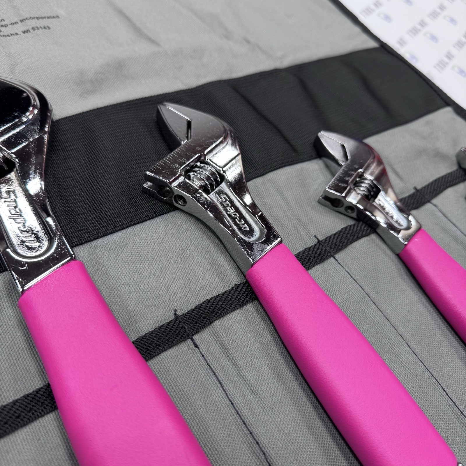 Snap-on Tools USA 4pc ELECTRIC PINK Adjustable Wrench Set In To Go Bag FAFH704C