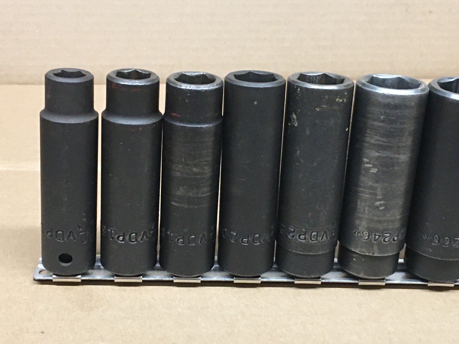 Mac Tools 13 pc SAE Deep Impact Socket Set -1/2″ Drive – 6 Point 7/16″ to 1-1/4″