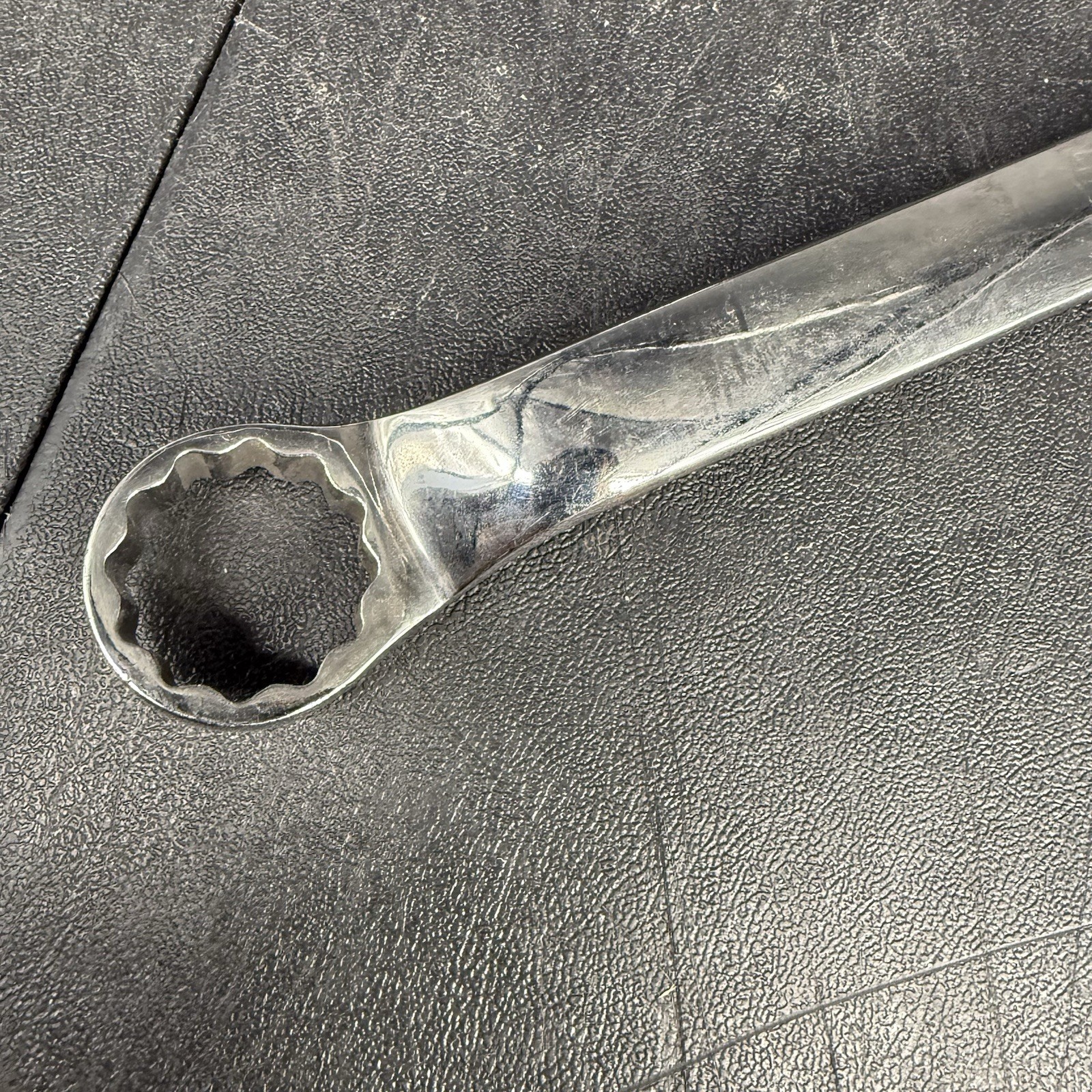 Snap On Tools XB4042A 1-1/4″ X 1-5/16″ 12 Point SAE 10* Offset Box End Wrench