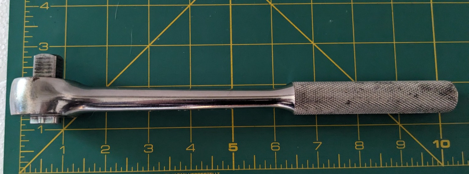 Vintage Husky CS-43 1/2” Drive Round Head Ratchet 10” Long Knurled Handle USA