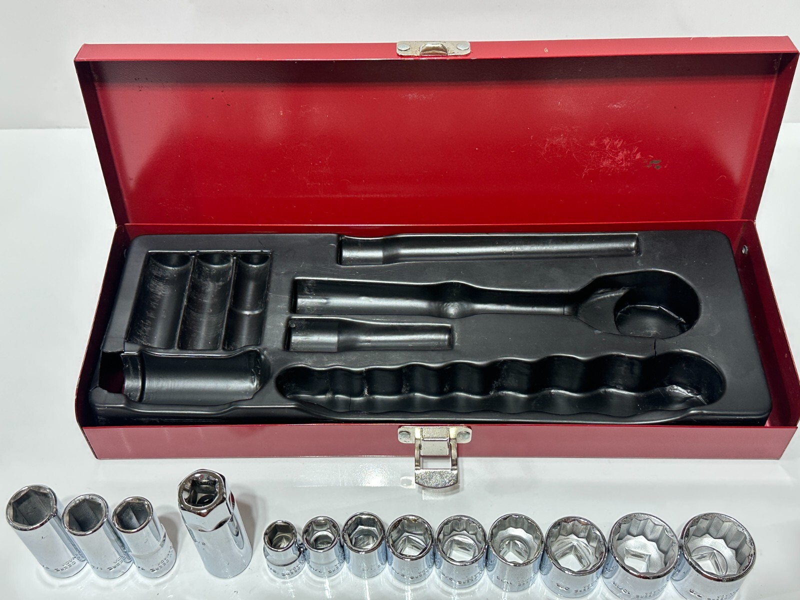 John Deere CANADA (Gray) Rare 16pc 3/8” Drive SAE Socket Ratchet Service Set NOS