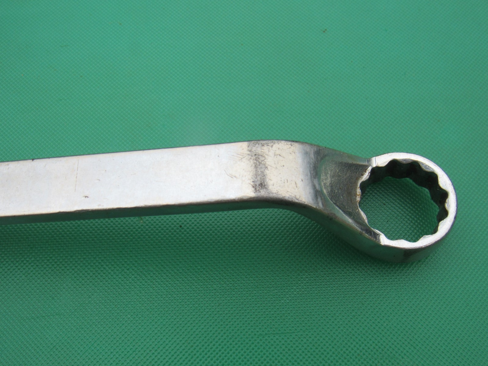 SNAP ON X02024 5/8″ X 3/4″ 12 POINT BOX END WRENCH 60° OFFSET UNDERLINE USED XO