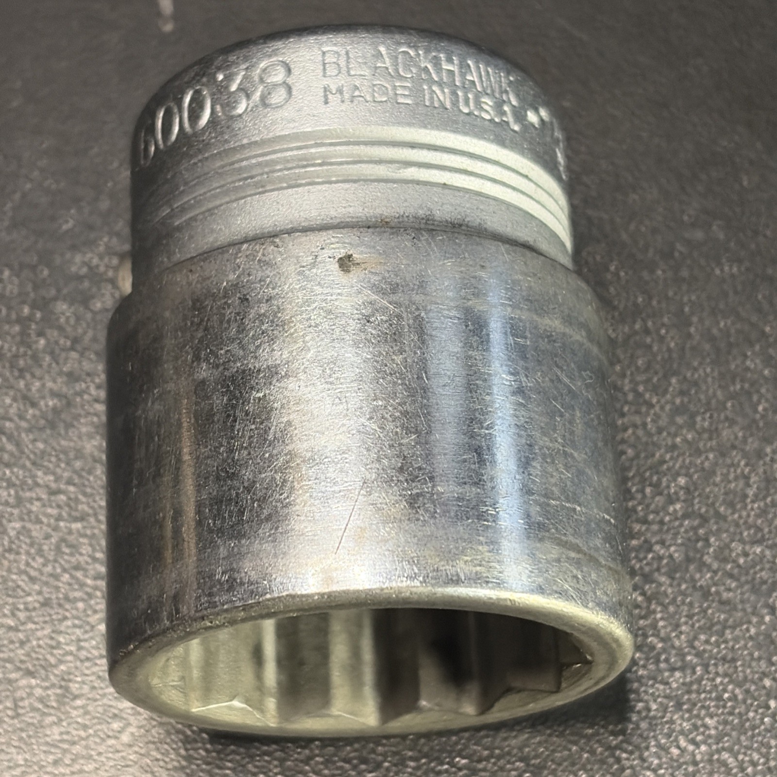 Blackhawk 60038, 1-3/16″ Standard Socket, 3/4″ Drive, Push Button 12 Point