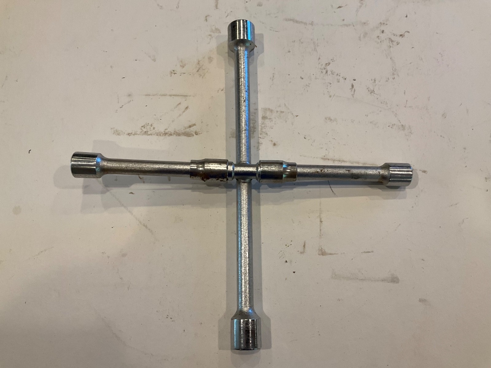 Universal Tire Lug Nut Wrench 4 Way Heavy Duty Folding 13/16 1/16 3/4 .9″ Taiwan