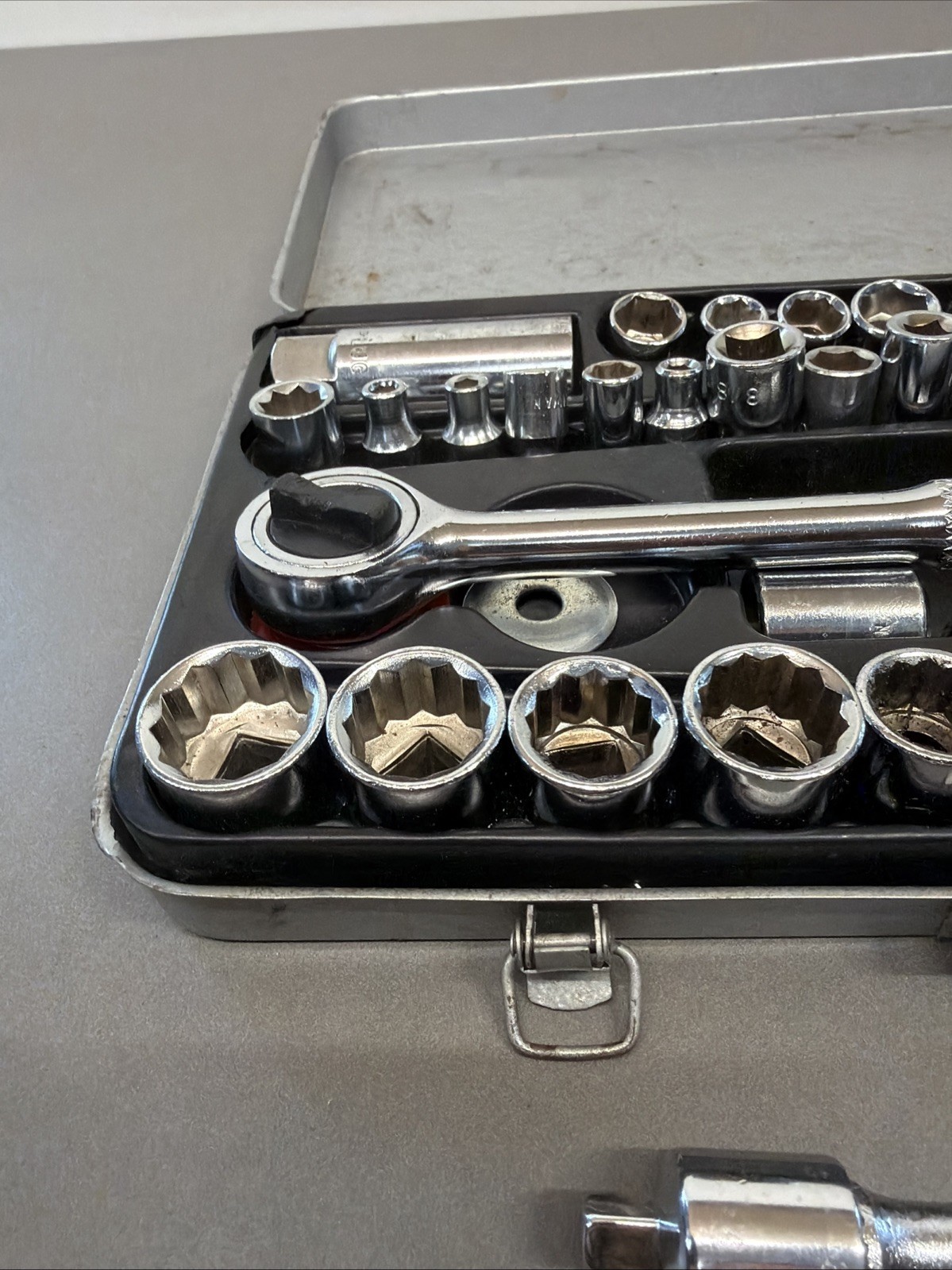 Vintage Socket Wrench Set Set In Metal Case Bt17