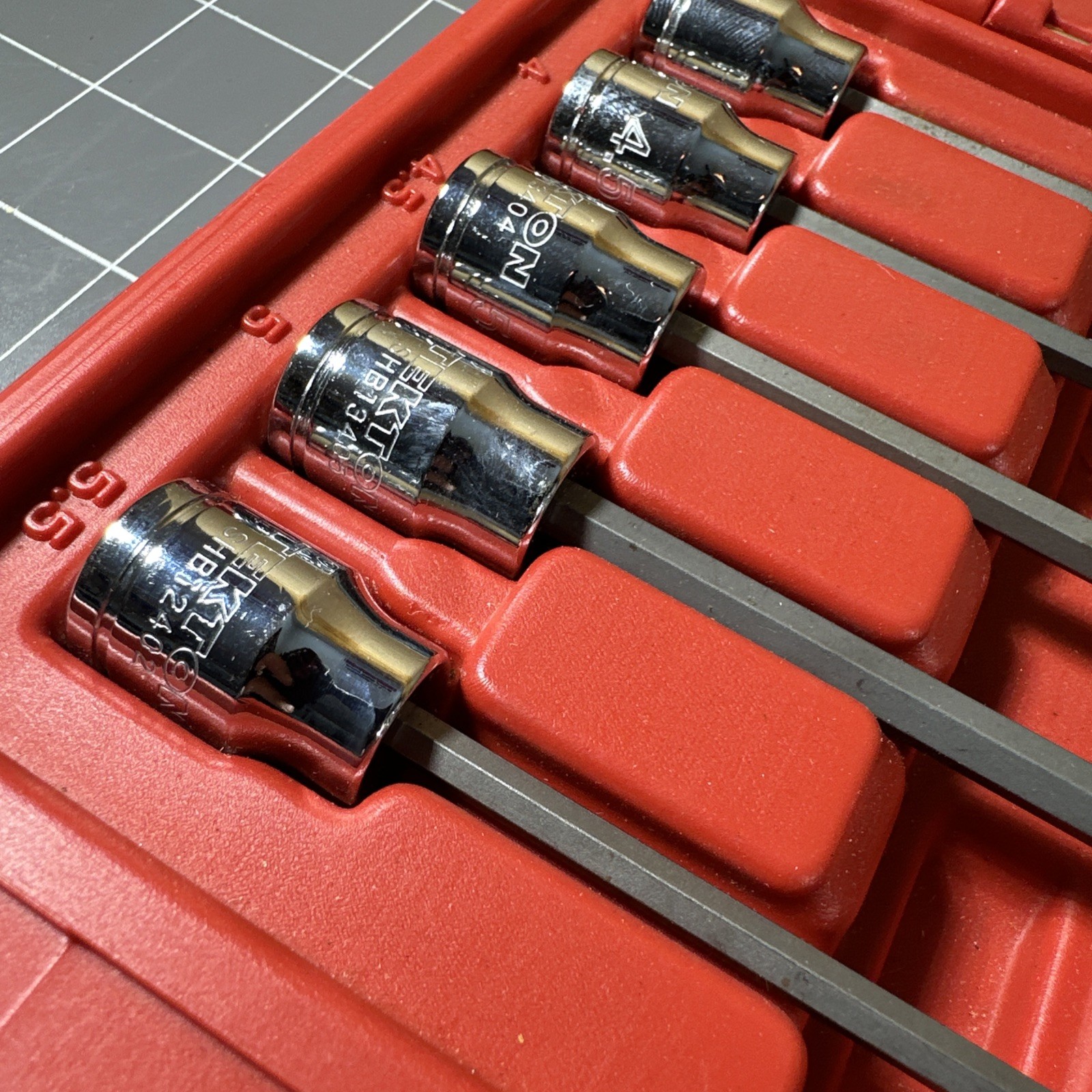 Tekton SHB91316 3/8 Inch Drive 18 Piece SAE MM Hex Bit Socket Set W/Case