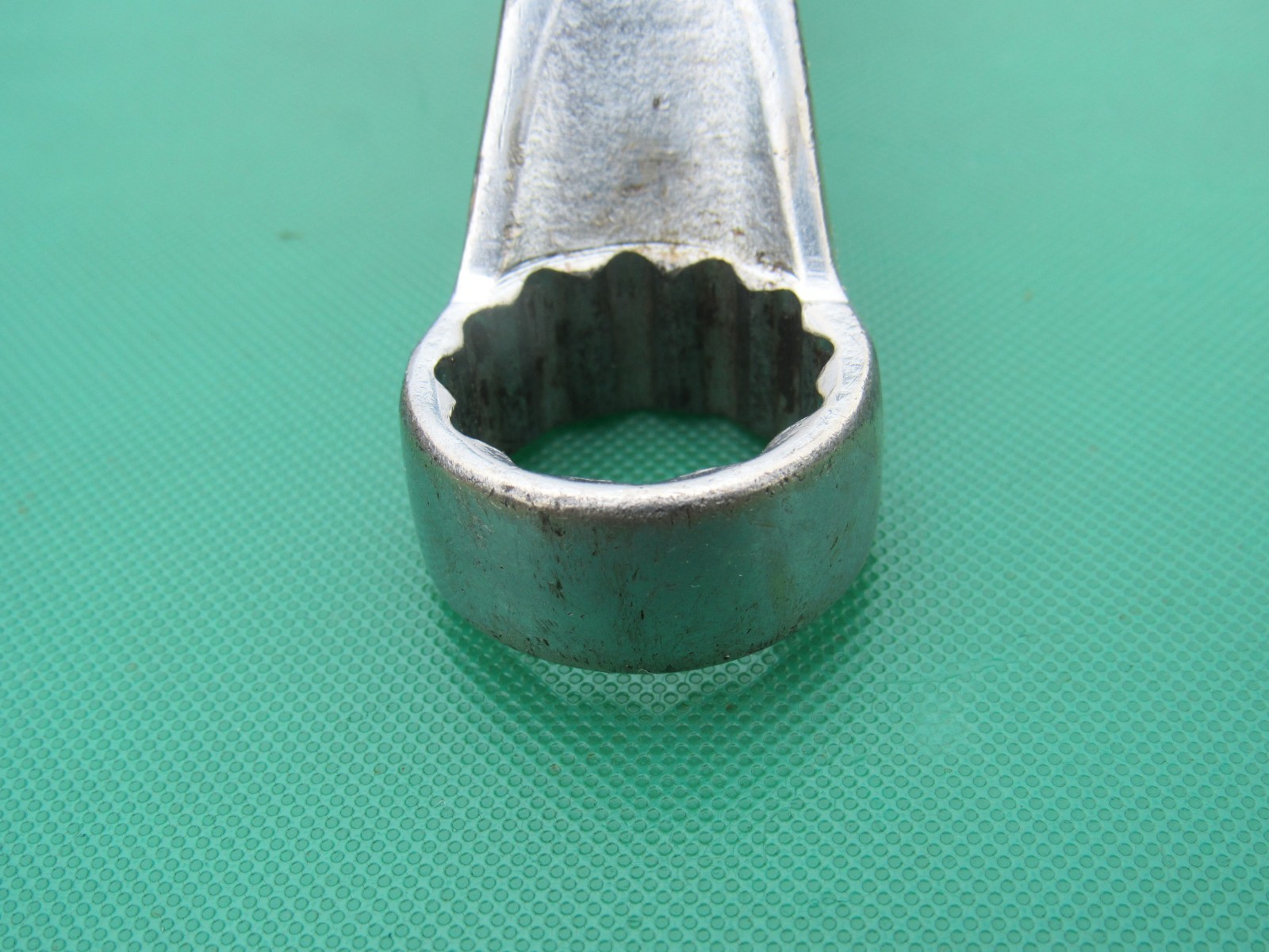 SNAP ON X02024 5/8″ X 3/4″ 12 POINT BOX END WRENCH 60° OFFSET UNDERLINE USED XO