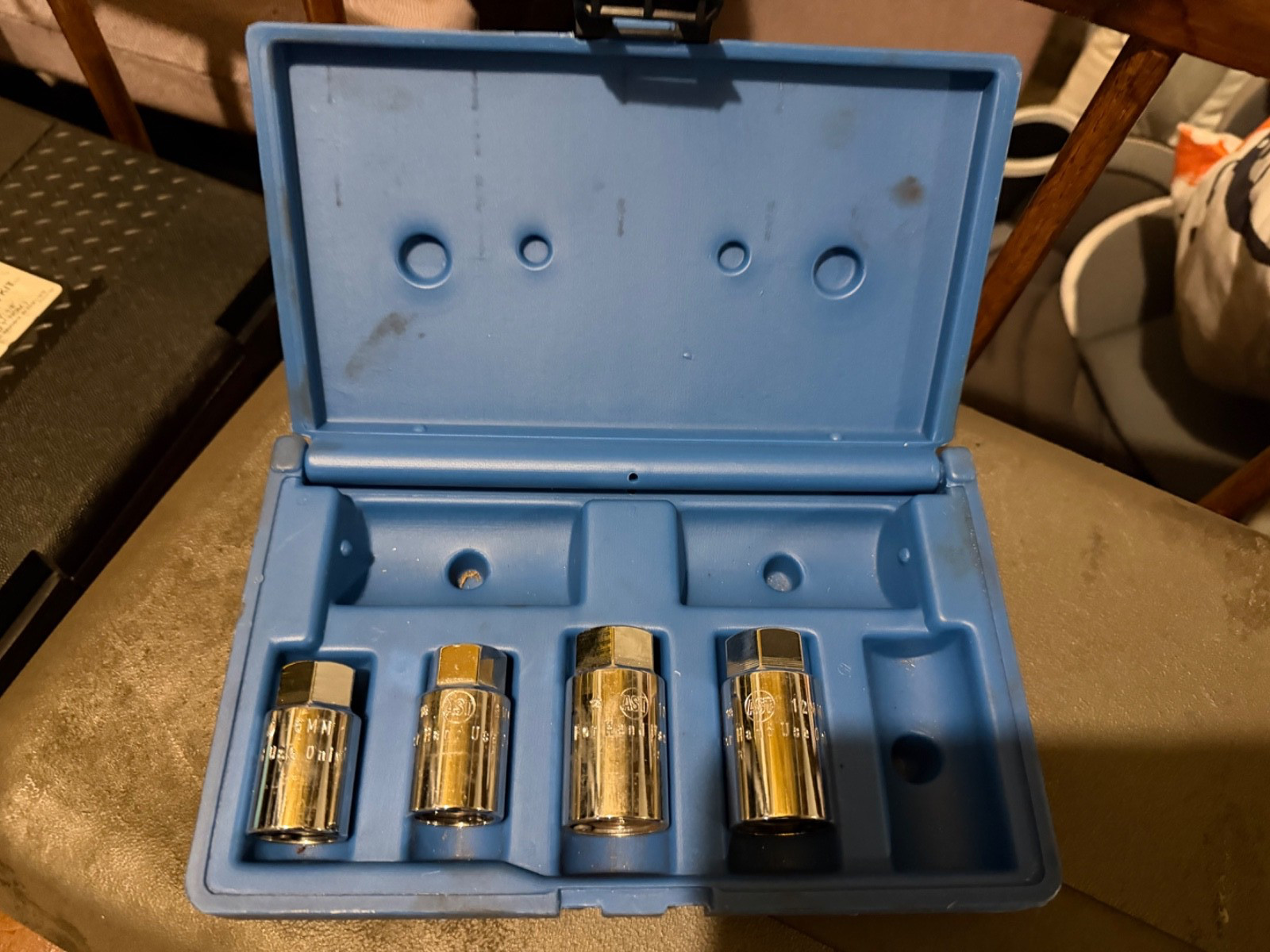 AST Metric Stud Extractor Set #201
