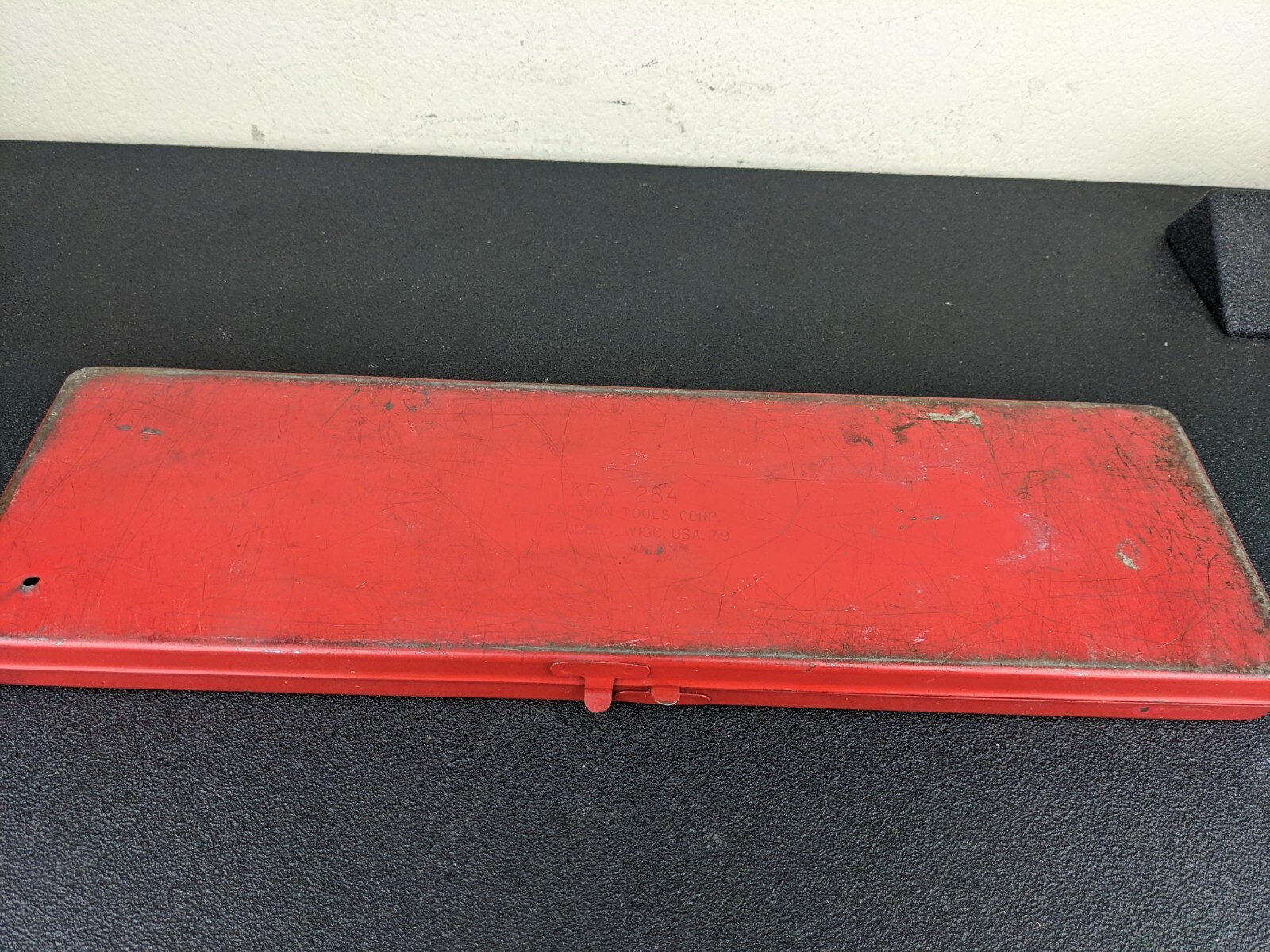 #bj954 Snap On Tools USA KRA-284 (Kenosha WI) Red Metal Tool Case Box