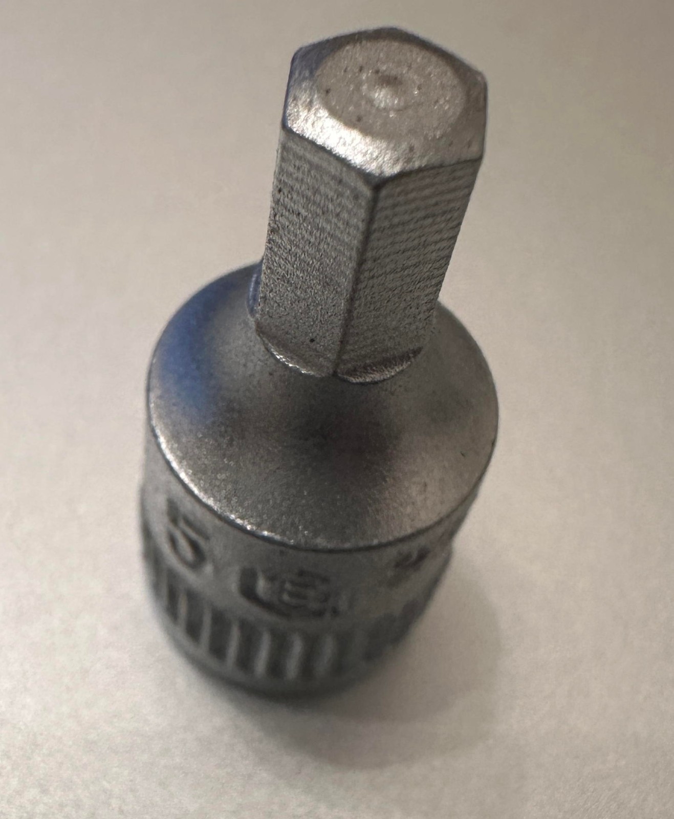 5mm hex (2) – 1/4inch socket GENIUS TOOLS 232805 – New