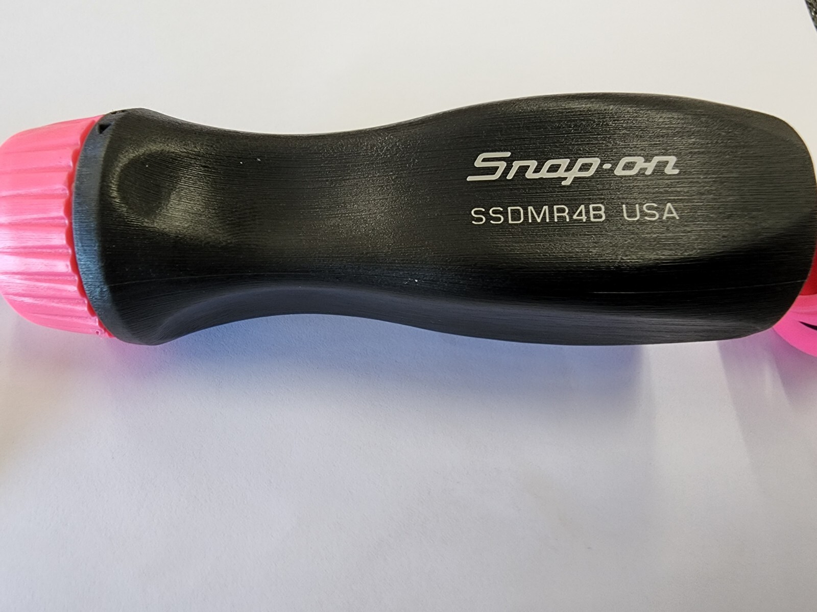 Snap-on Tools USA NEW BLACK & PINK Ratcheting Screwdriver w/Bits SSDMR4B