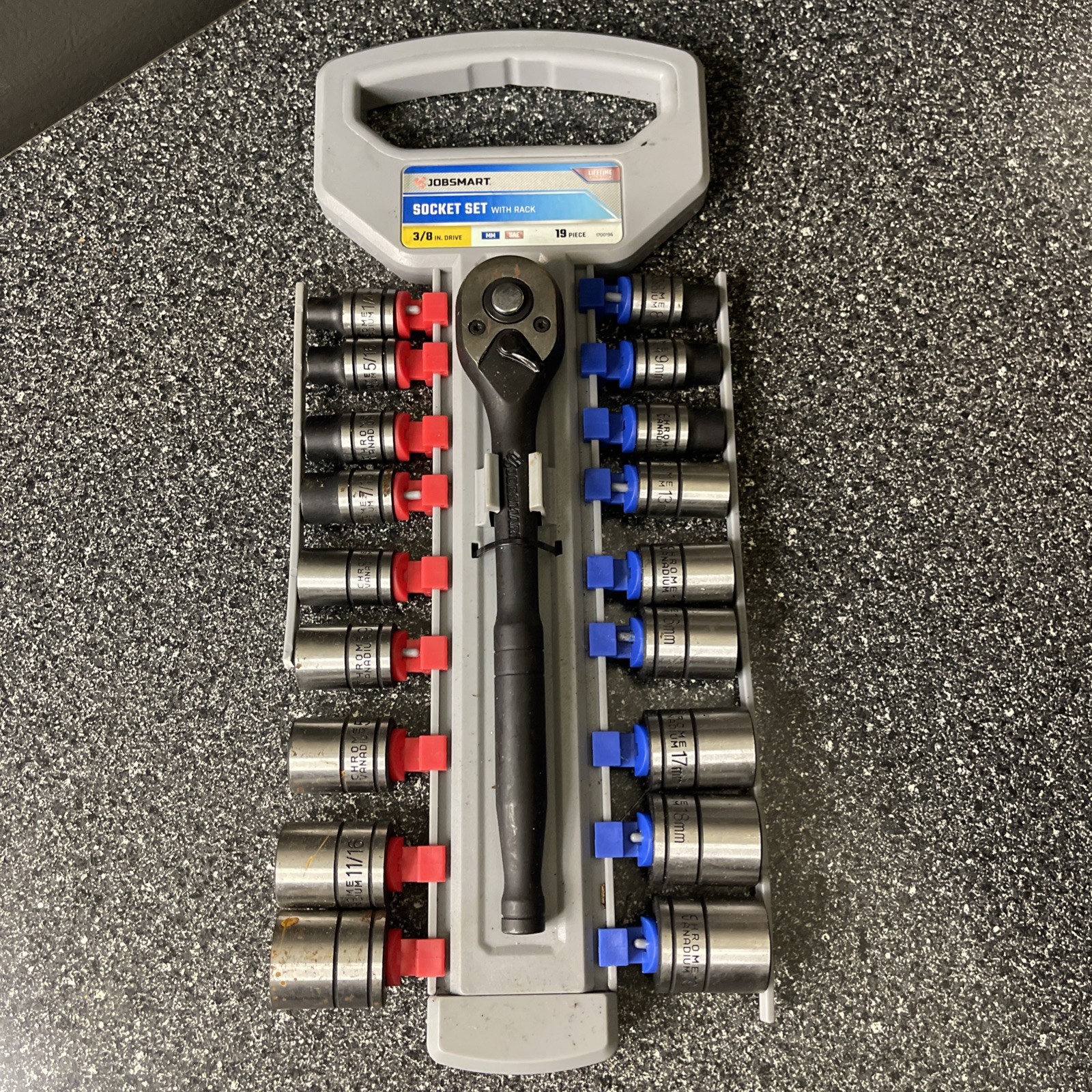 Jobsmart 3/8 Inch Drive Socket Set With Rack 19-Piece K3311104