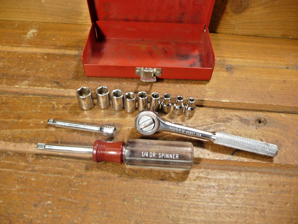 Husky USA 1/4″ ratchet socket set w Spinner Nut Driver