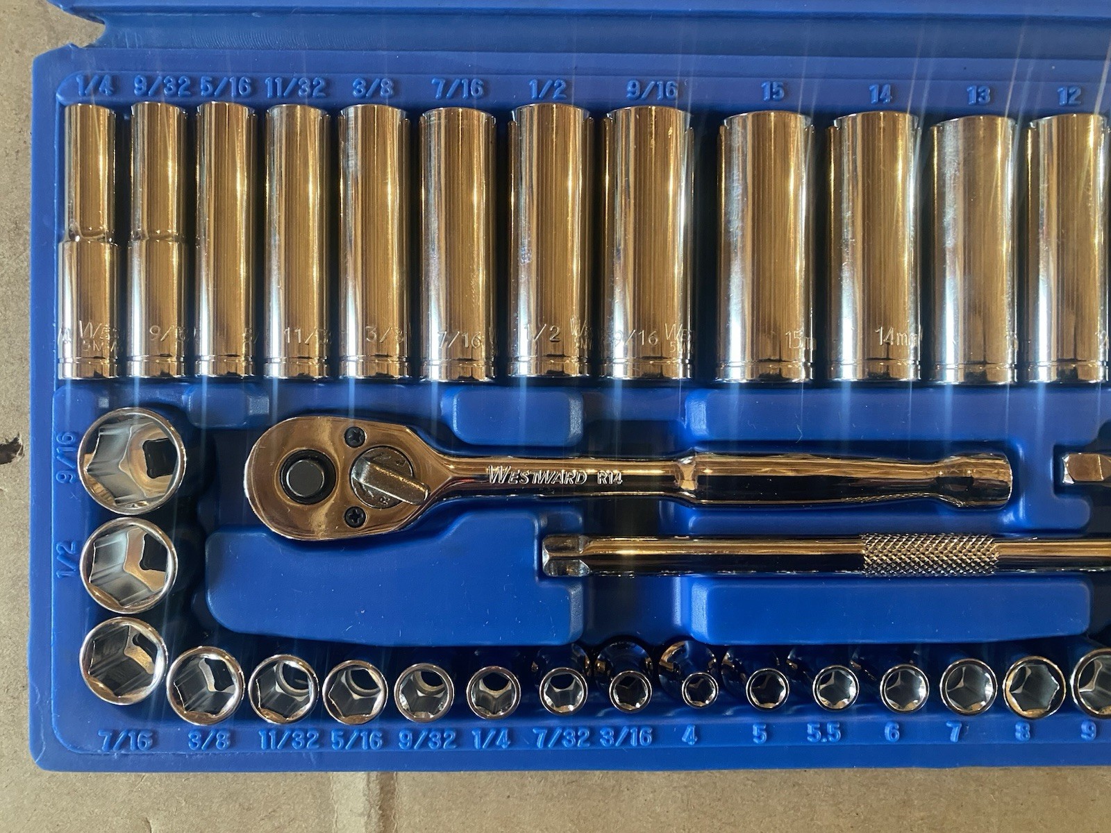 WESTWARD 1KEH6A 1/4 IN. DRIVE 44 PC SAE/METRIC,STANDARD/DEEP 6 POINT SOCKET SET