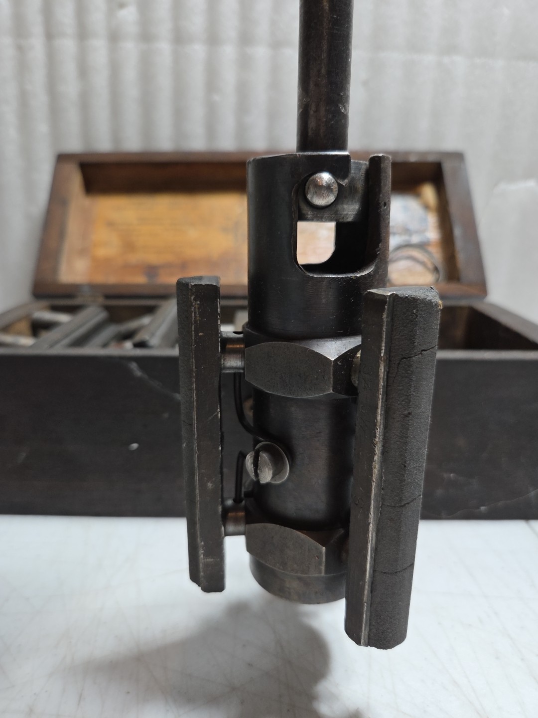 Vtg Hutto Engineering Cylinder Honing Tool Engine Hone Deglazer Tool & 21 Stones