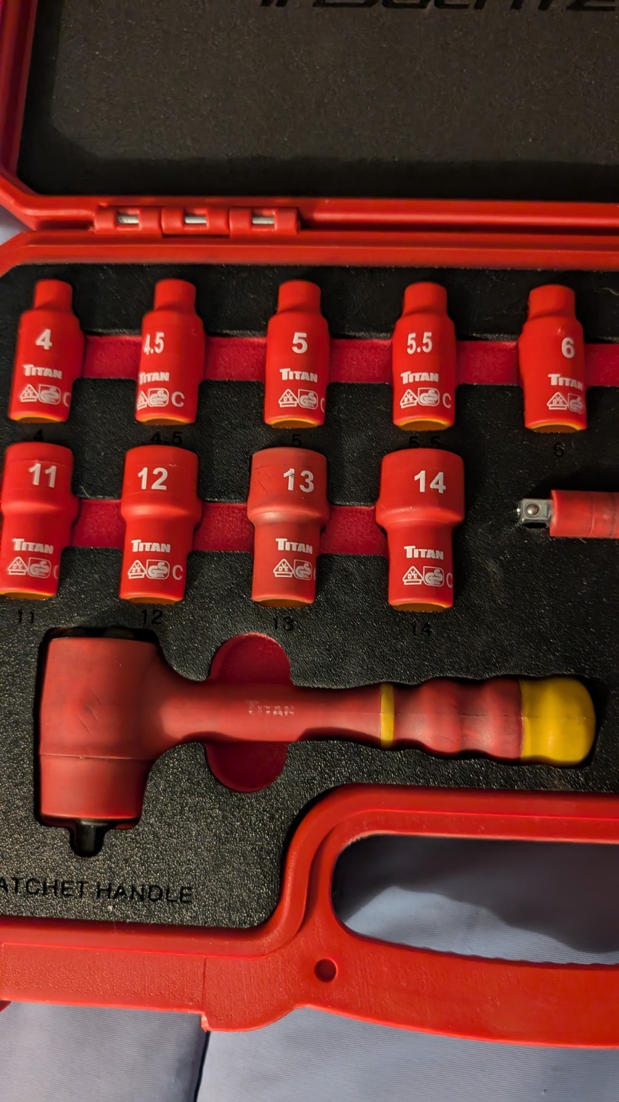 Titan 18-piece 1/4″ drive VDEinsulated socket tool 1000V