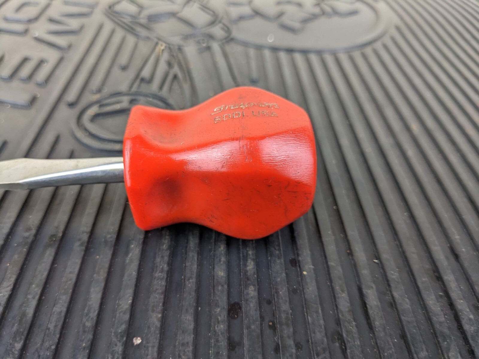 #ba329 Snap On SDD1 Stubby Flat Head Screwdriver Red USA Slotted