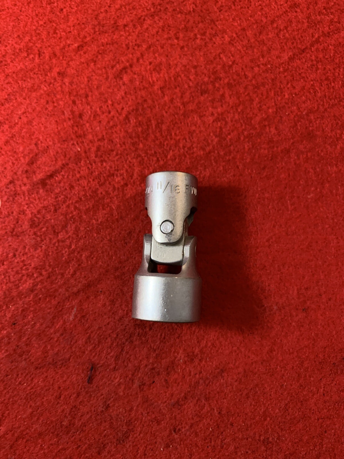 Snap On FVU22 Universal 11/16″ SAE 12 Point Swivel Socket (F8)