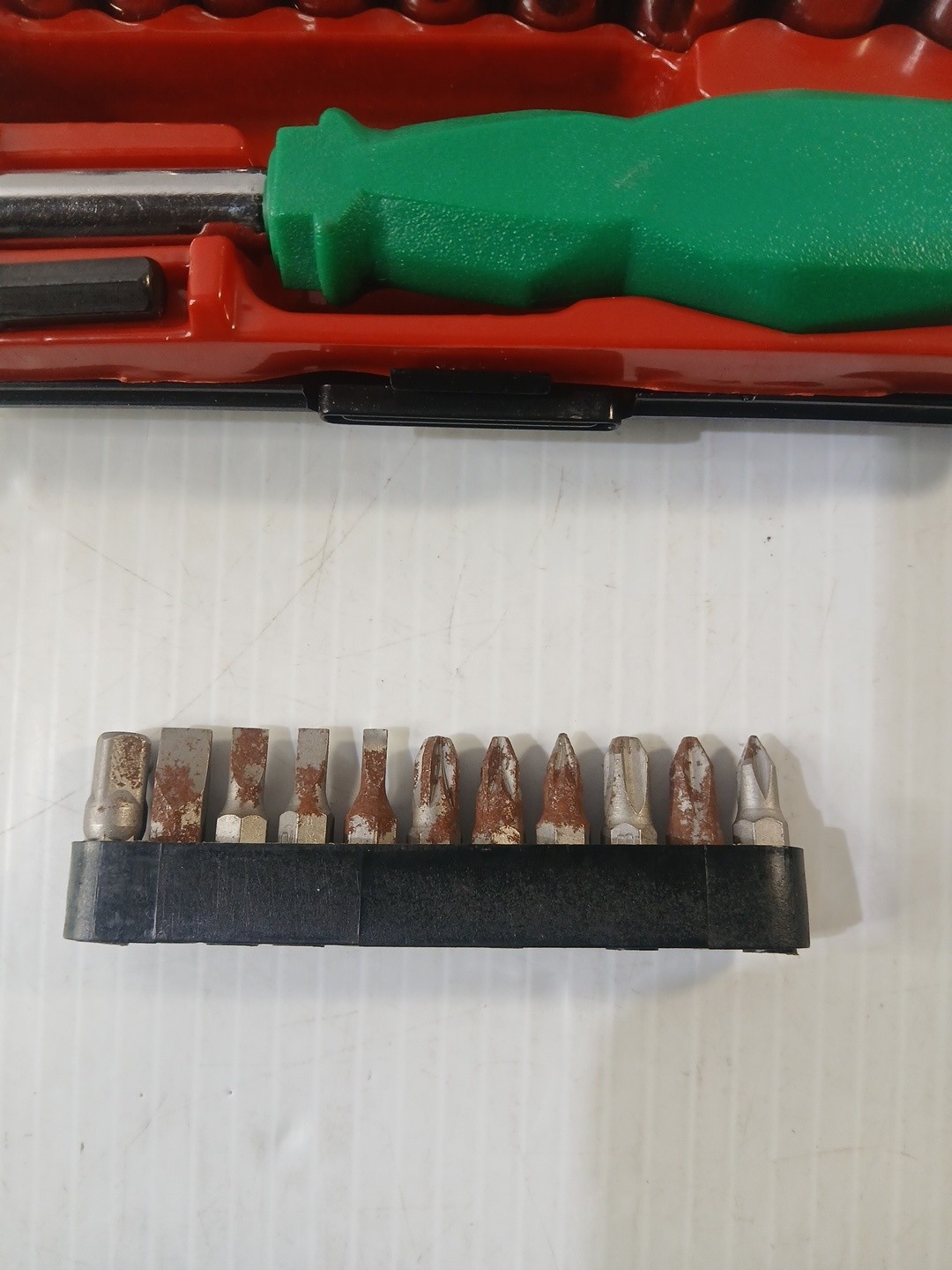 22 Piece Set Tools Socket, Multiple Bits With Attachment Handle Pre-owned