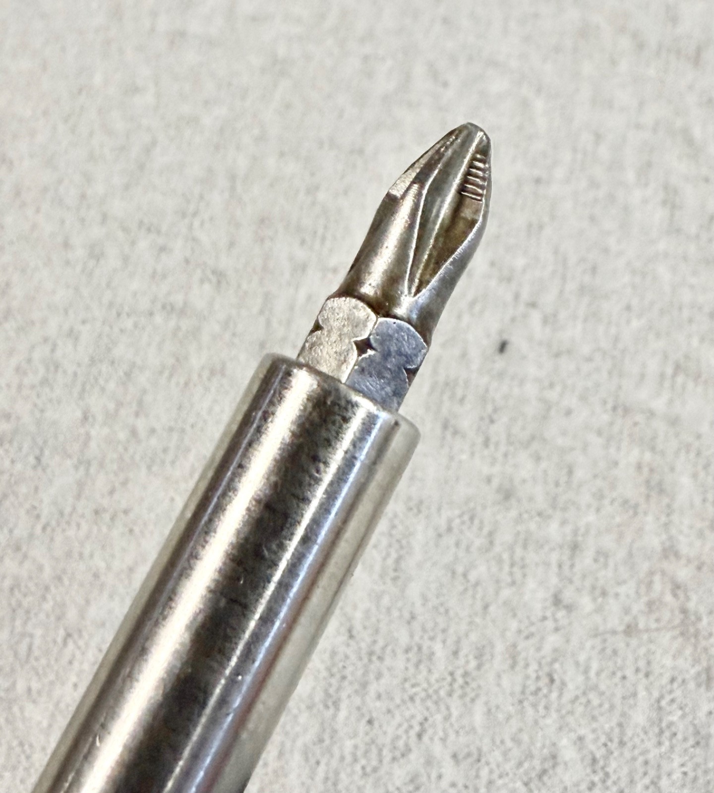 Snap-on Red T-Handle Ratcheting Screwdriver SSDMRT4 Standard Shaft 2 Snap-on Bit