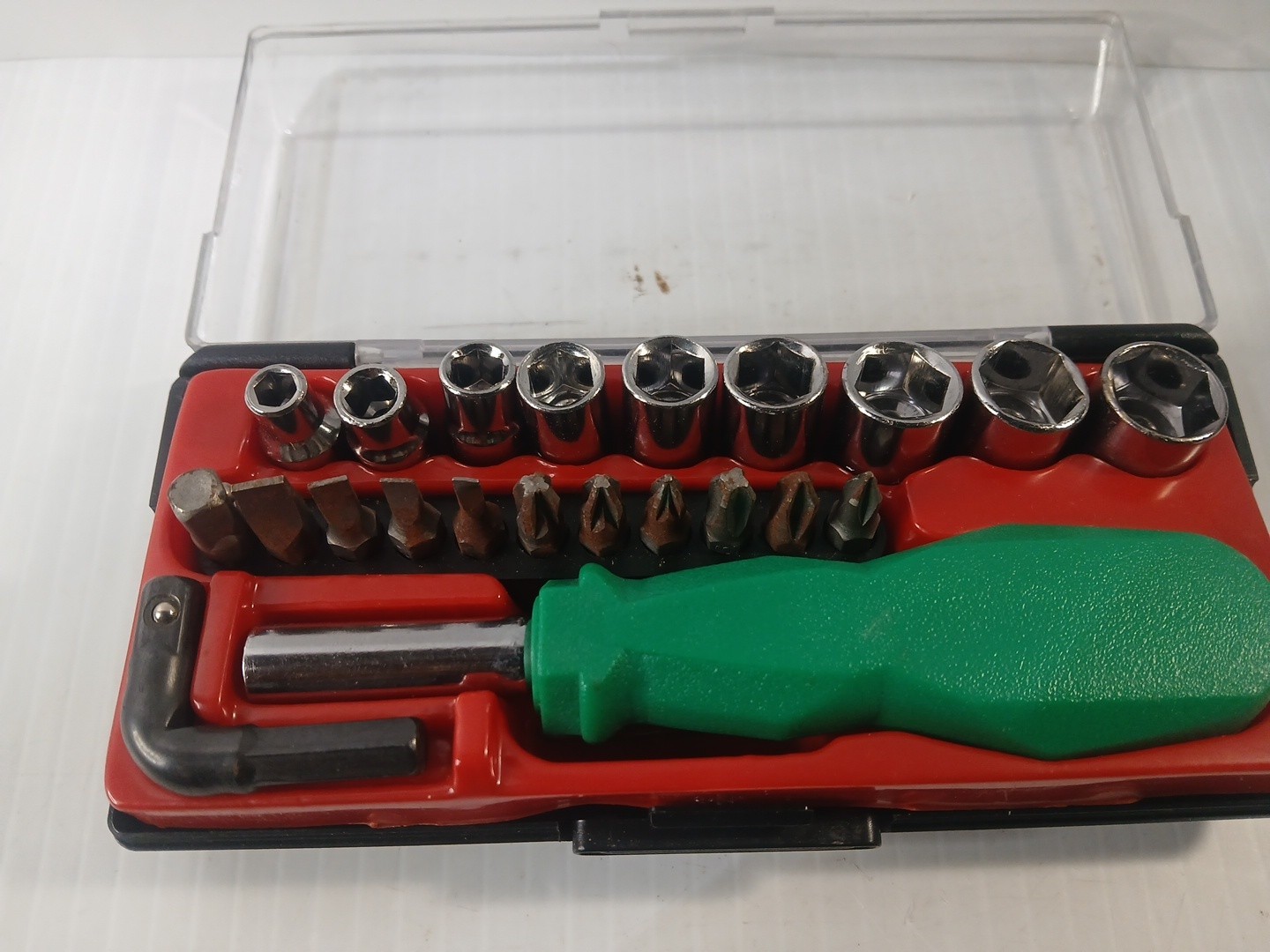 22 Piece Set Tools Socket, Multiple Bits With Attachment Handle Pre-owned